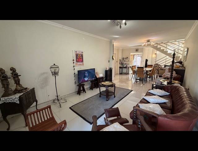 3 BEDROOM DUPLEX FOR SALE IN RESERVOIR HILLS